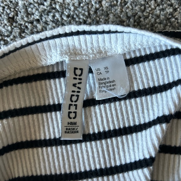 H&M - Black and White cropped striped top. Size XS. - Picture 3 of 3